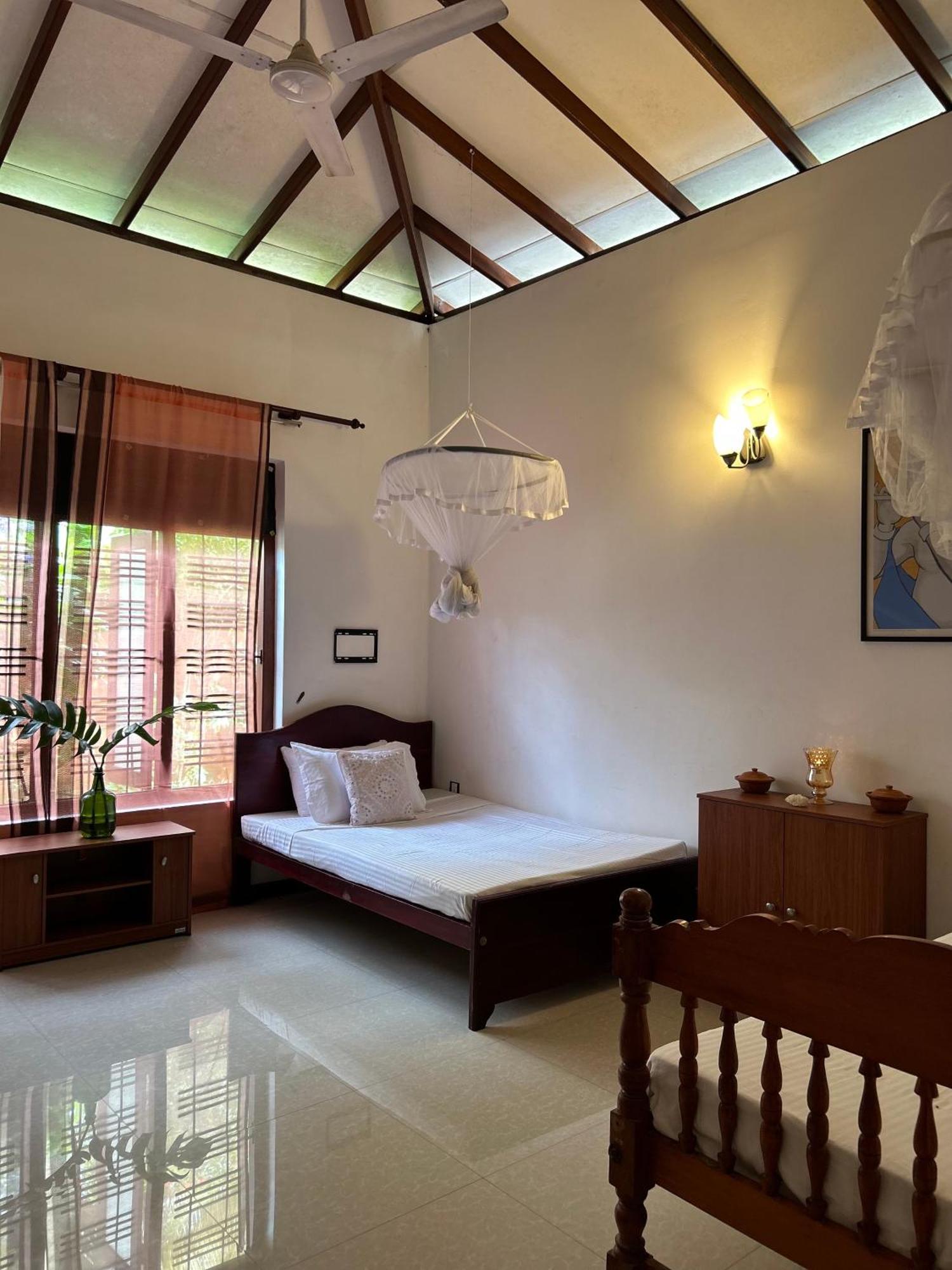 One Bhakthi Hotel Ahangama Eksteriør billede